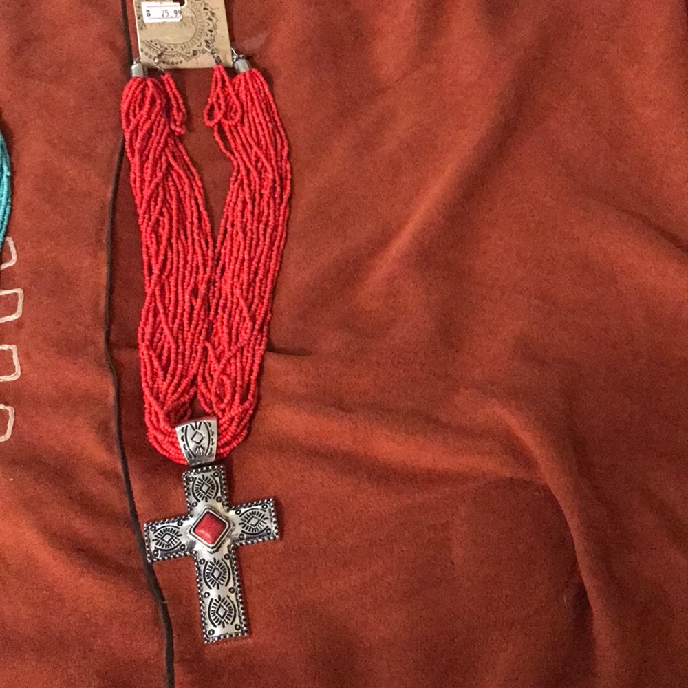 Red. Necklace - Picture 2 of 3